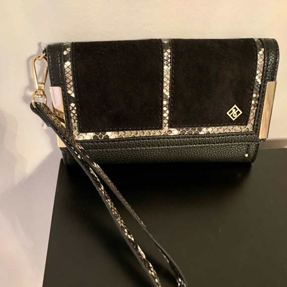 Clutch Wallet with detachable Wrist Strap - NWT - Picture 2 of 7